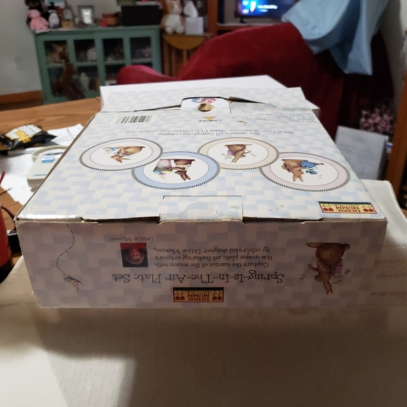 1998 New Vintage Debbie Mumm "Spring Is In the Air" 4 plates in this package - Picture 8 of 10